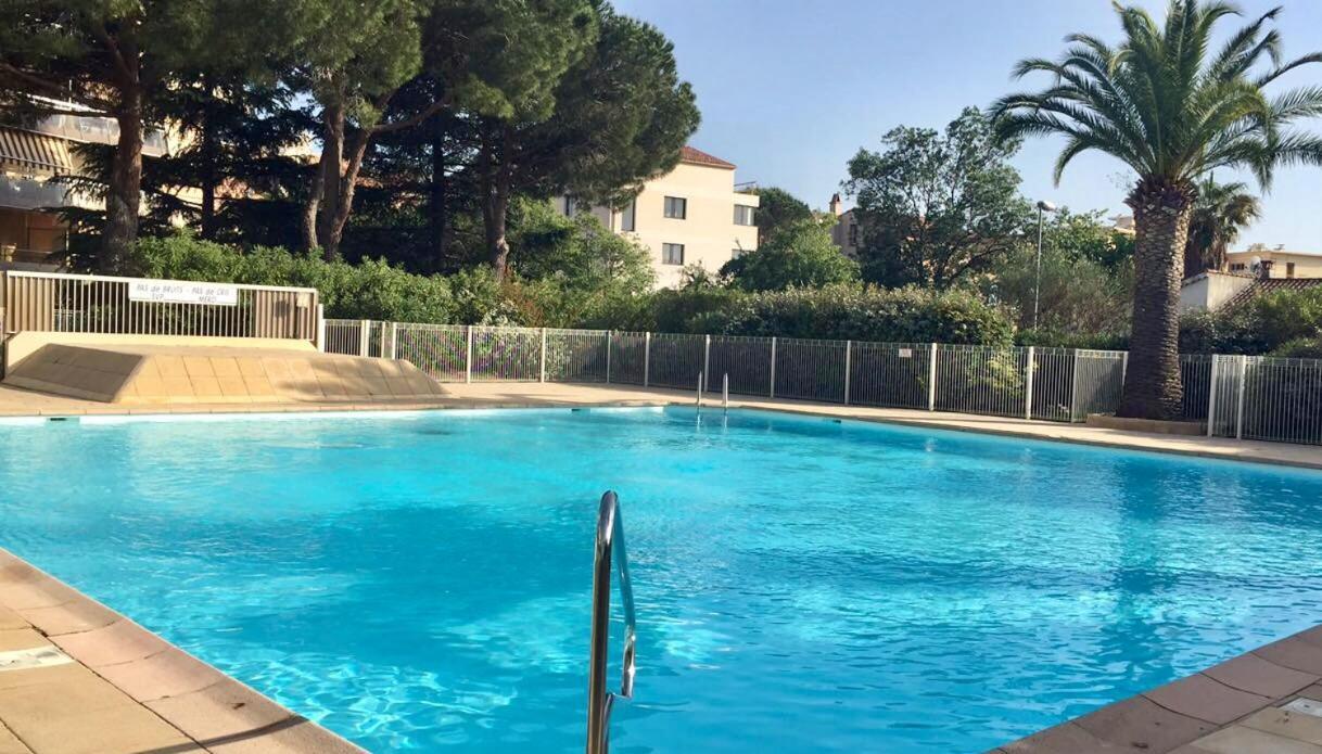 Merazur Fréjus المظهر الخارجي الصورة